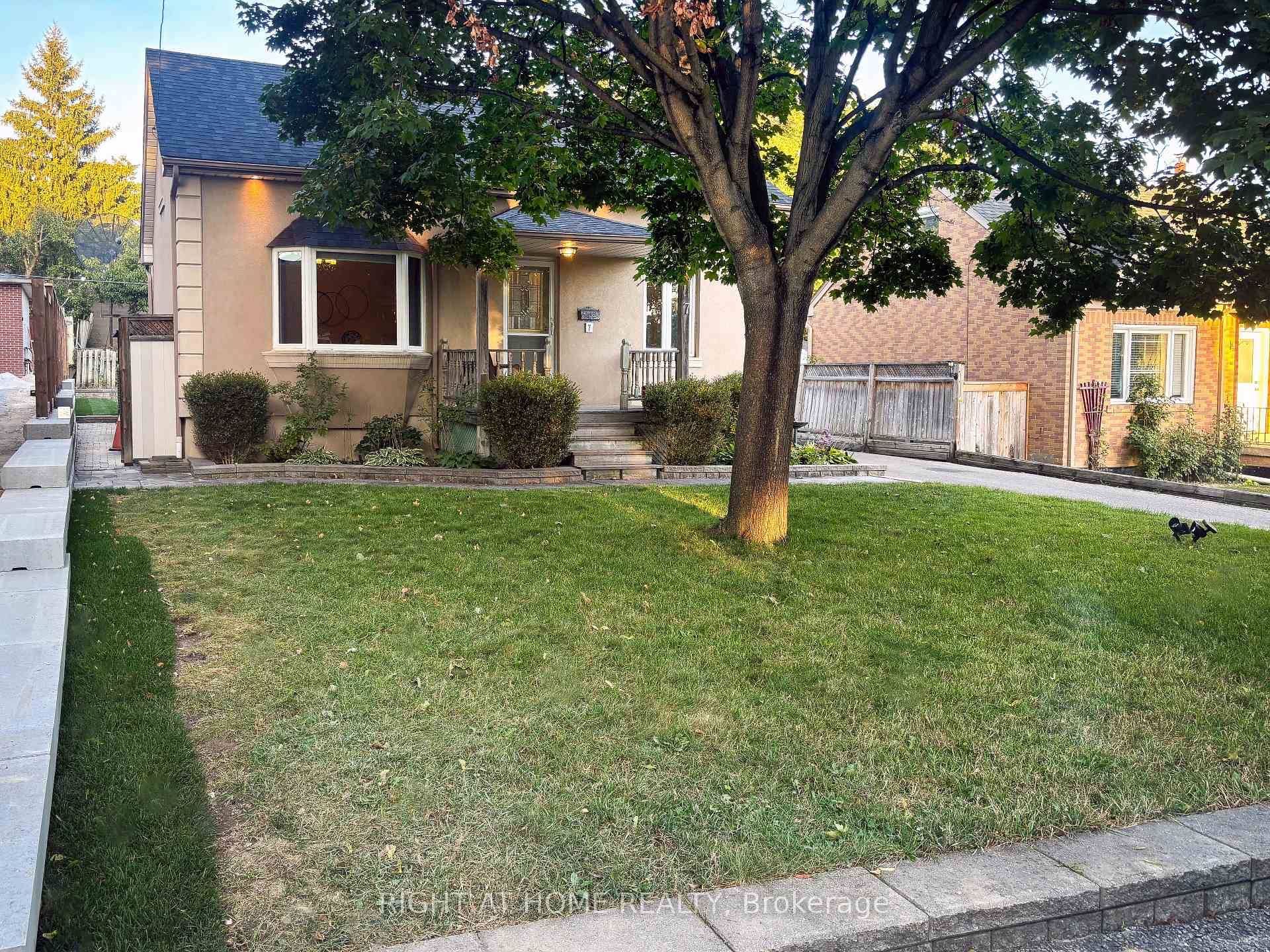 Charming 1. 5 Storey Detached Home With 2 Car Garage !