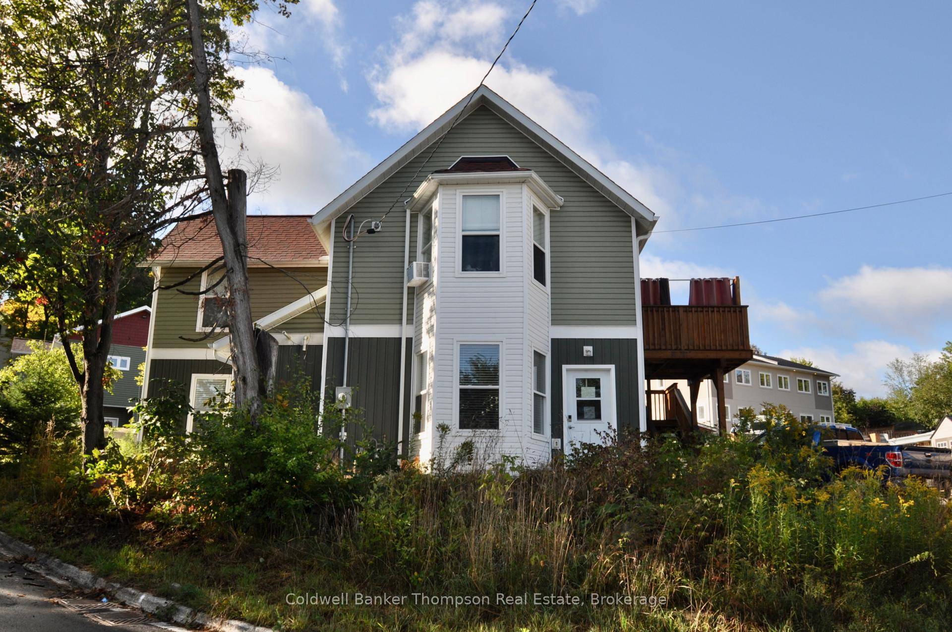 Great in town duplex located downtown Huntsville within walking distance to Avery Beach on Hunter's Bay, walking trails amp ; park.