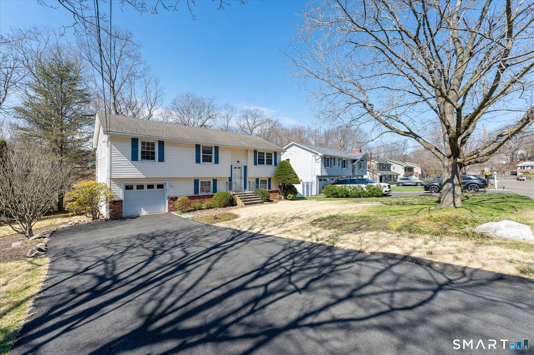 Nestled on a tranquil cul de sac in the heart of Stamford's highly sought after Mid Ridges neighborhood, this charming 3 bedroom, 2 bathroom raised ranch at 37 Elaine Drive ...