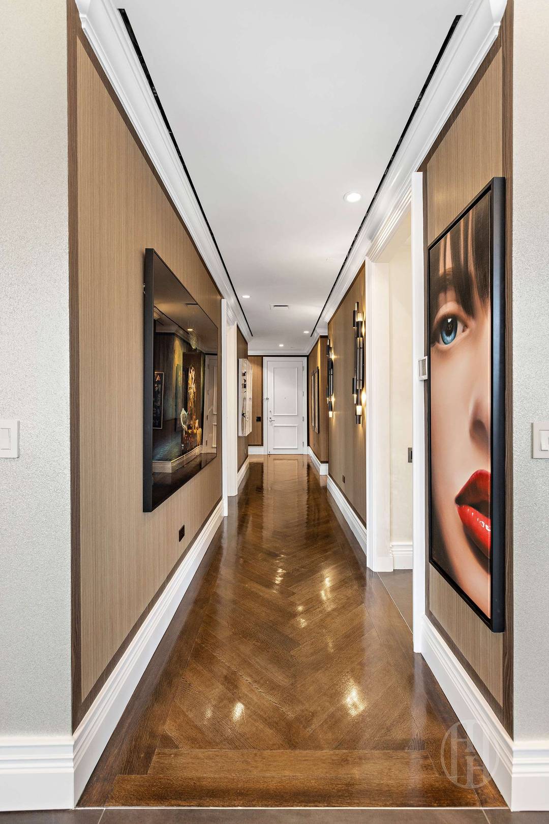 Unmatched Luxury on the East Side Fully Renovated 3 Bedroom Residence with Two Terraces This fully renovated 3 bedroom, 2, 300 sq.