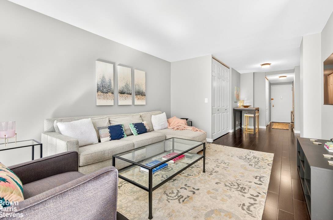 South Facing Stunner Be the first to see this mint, loft like, sunny one bedroom located in our North tower !