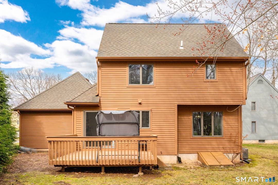 FREE STANDING CONDO ! This one has what you're looking for.