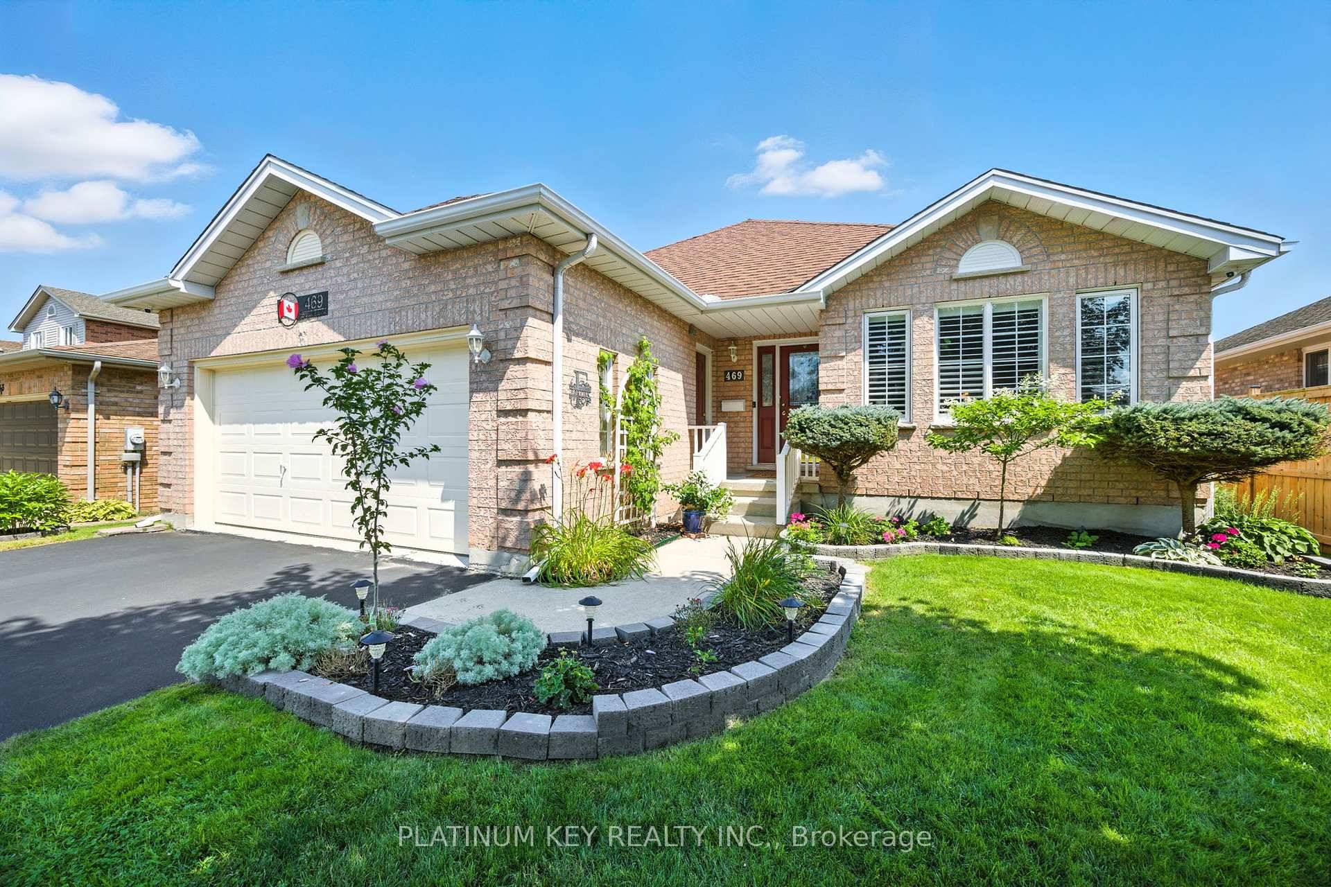 A beautifully maintained Bungalow located on a quiet, mature street in one of Strathroy's most desirable neighbourhoods.