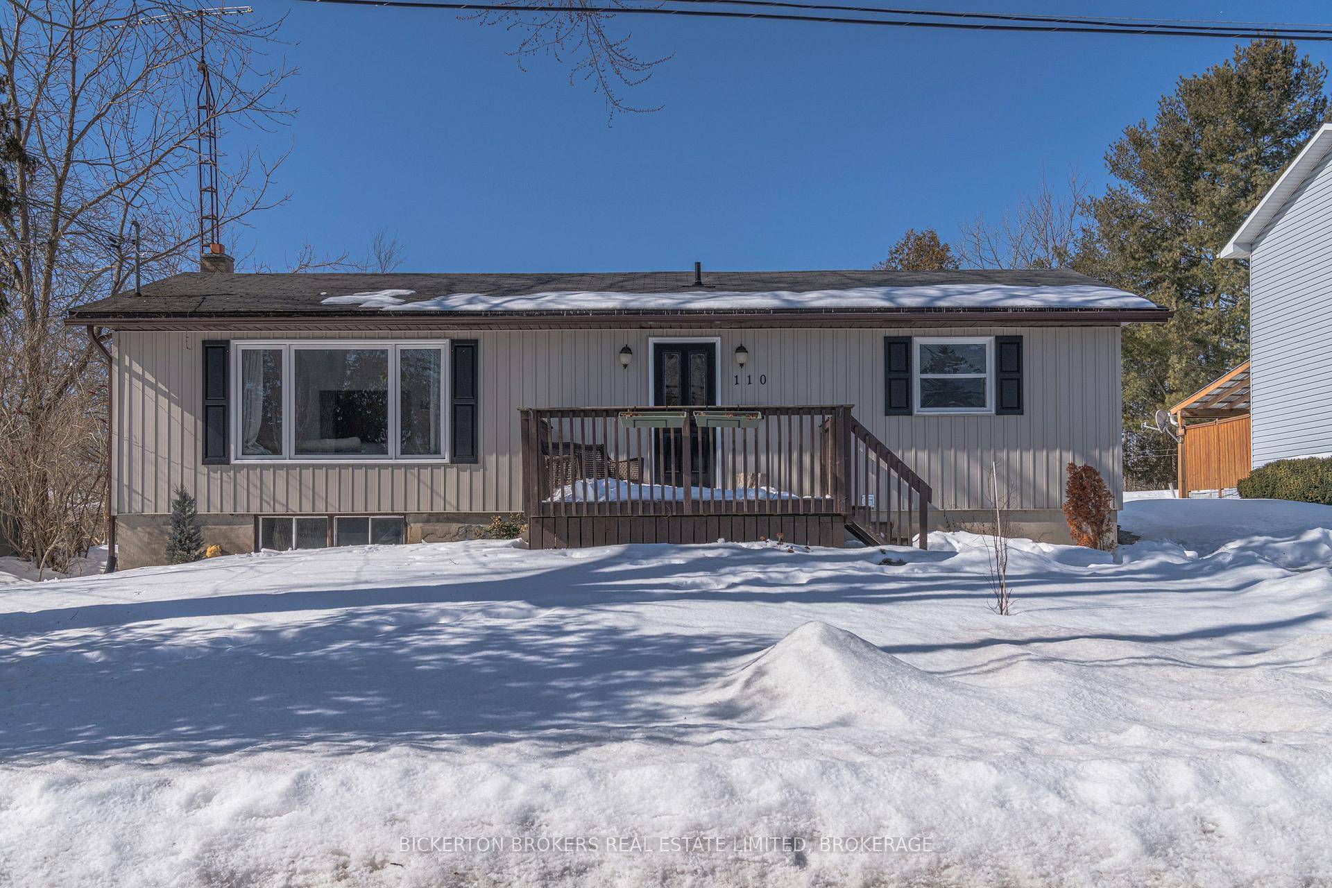 Welcome to 110 Birch St in beautiful GANANOQUE where you will find this cute and tidy 3 bedroom bungalow.
