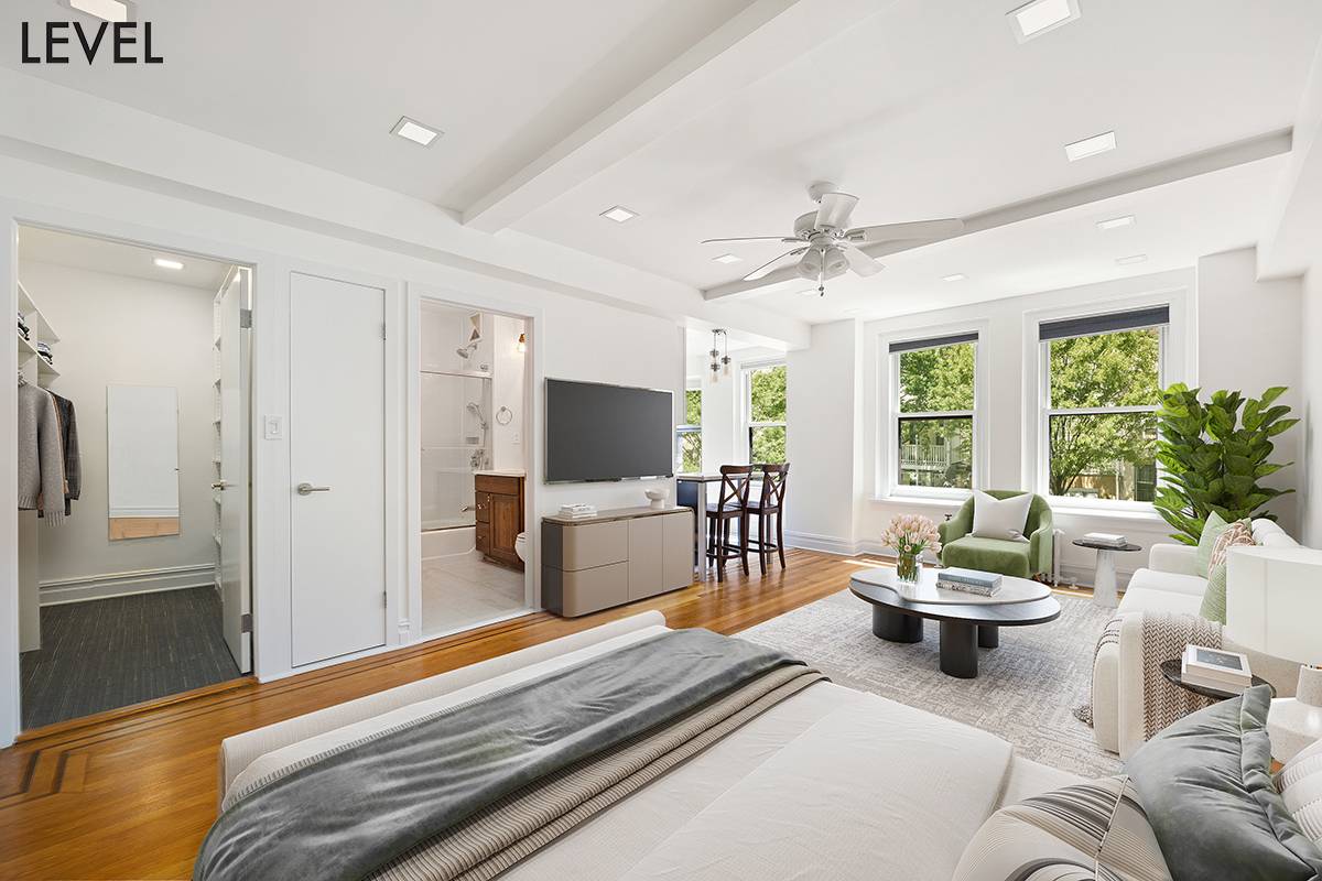STOP ! MUST SEE ! Discover your urban oasis in this totally renovated studio.