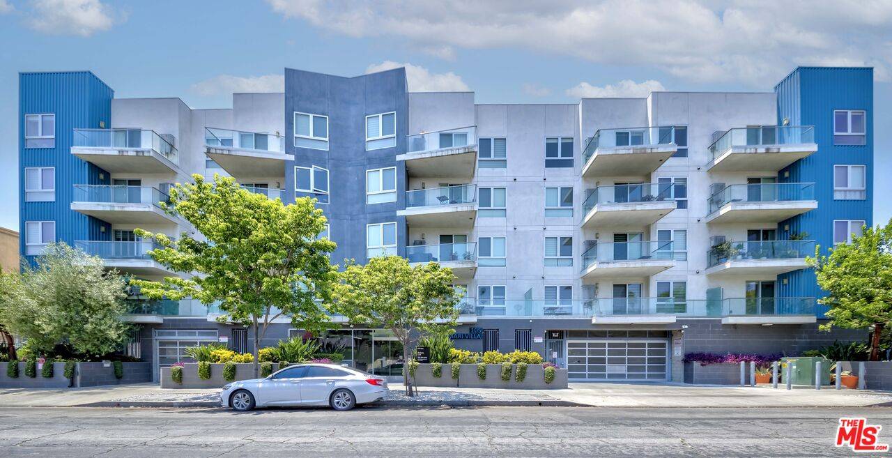 105  S Mariposa Ave 2BR Mid Wilshire La