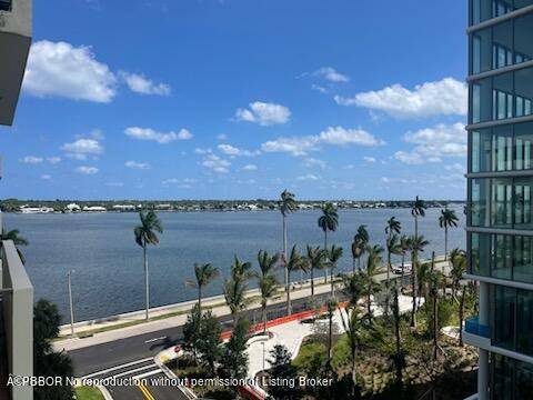 Fully renovated 2bd 2ba condo with great views of the Intracoastal and Island of Palm Beach.