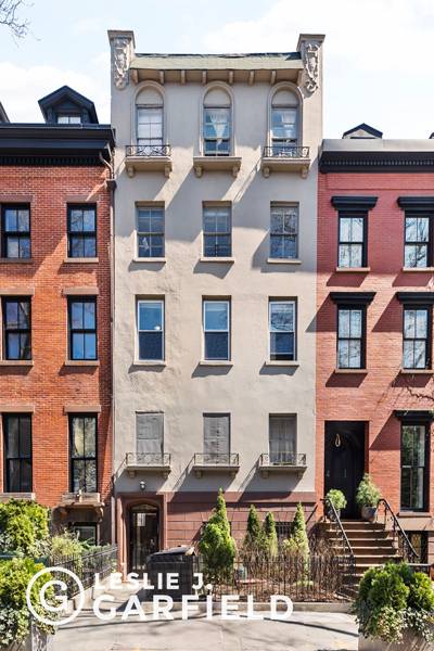 39 Sidney Place presents the rare and incredible opportunity to create a luxurious, 23' wide, single family mansion on an extra deep 135' lot.