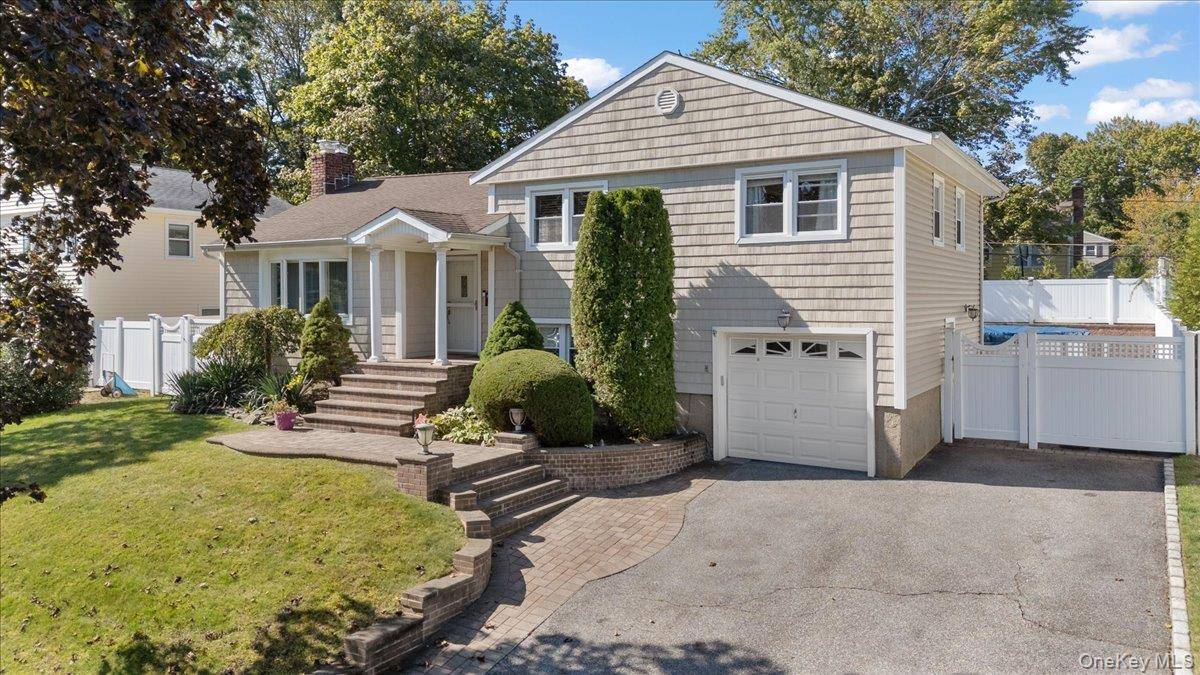 Welcome to this charming 3 4 bedroom, 3 full bath, Bob Hill split level home situated within the desirable Bethpage School District.
