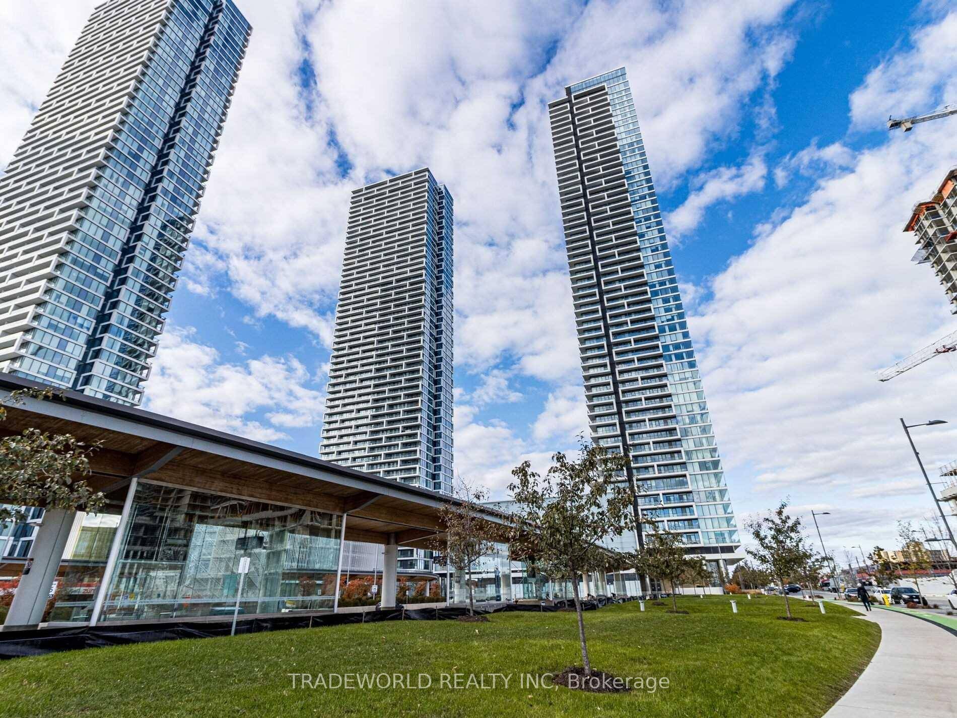 Bright 3 Bedroom 2 Bath Condo Located At The Heart Of The City Of Vaughan Corner Unit With 170 Sq.