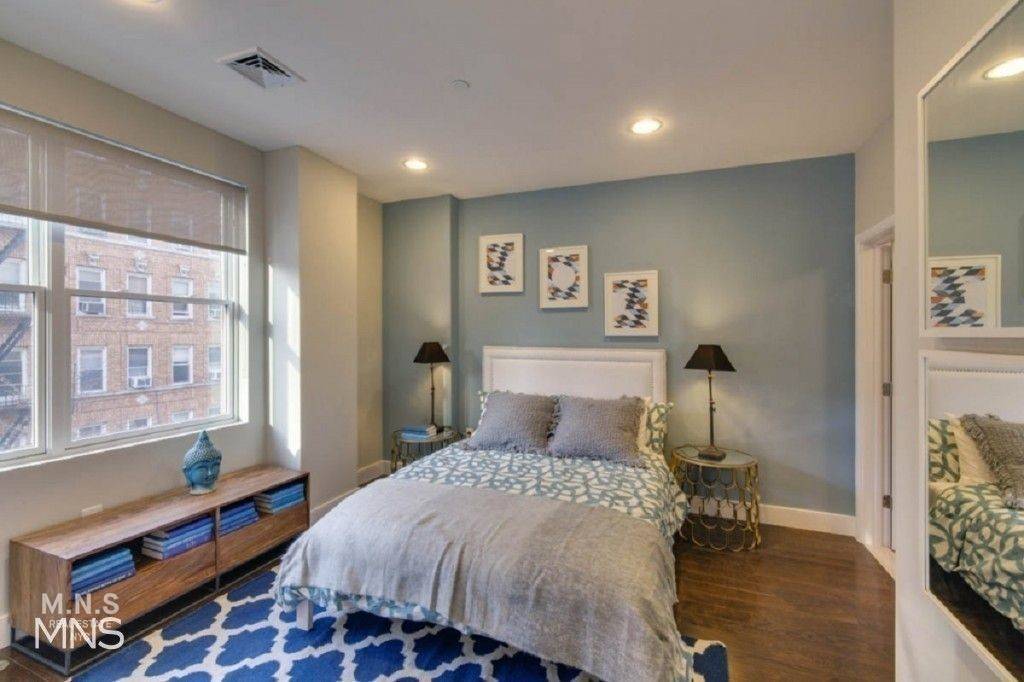 Beautiful 2 Bed, 2 Bath with Private Balcony Available in Prime Williamsburg !