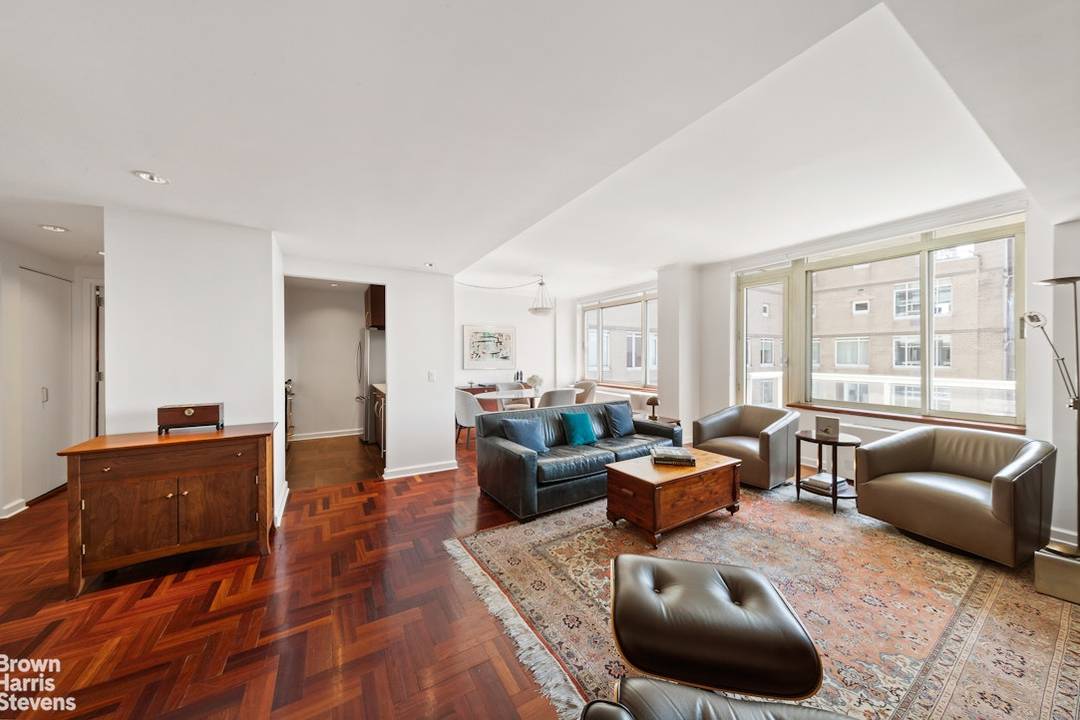 Rarely available, high floor, Split 2 bedroom, 2.