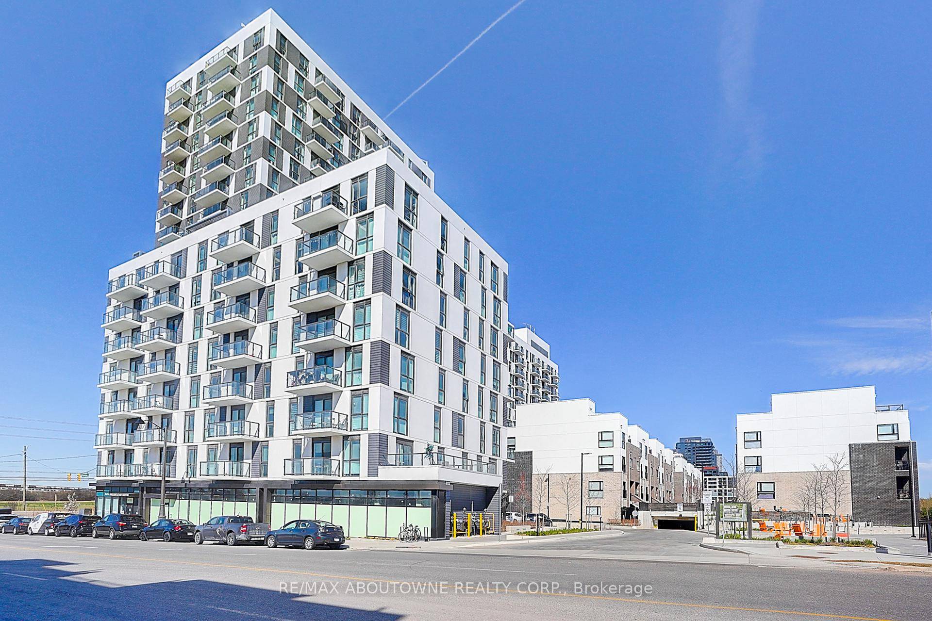 Welcome To This Bright and Brand New 1 Bed 1 Bath Unit W Parking and Locker In Oakville's Highly Sought After Dundas amp ; Trafalgar Neighbourhood.