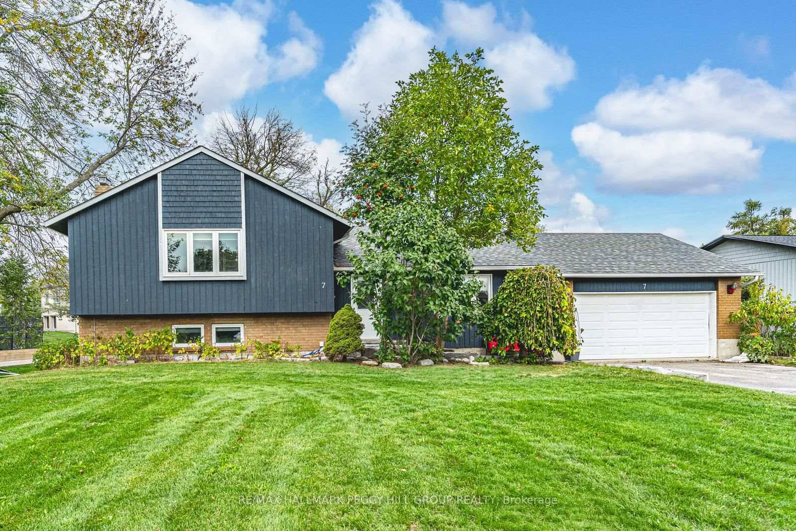 SIDESPLIT ON NEARLY HALF AN ACRE WITH A BACKYARD BUILT FOR MEMORIES IN COVETED BAYSHORE VILLAGE !