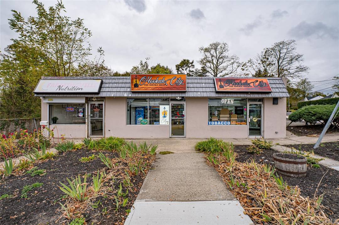 Commercial opportunity in the heart of Farmingville !