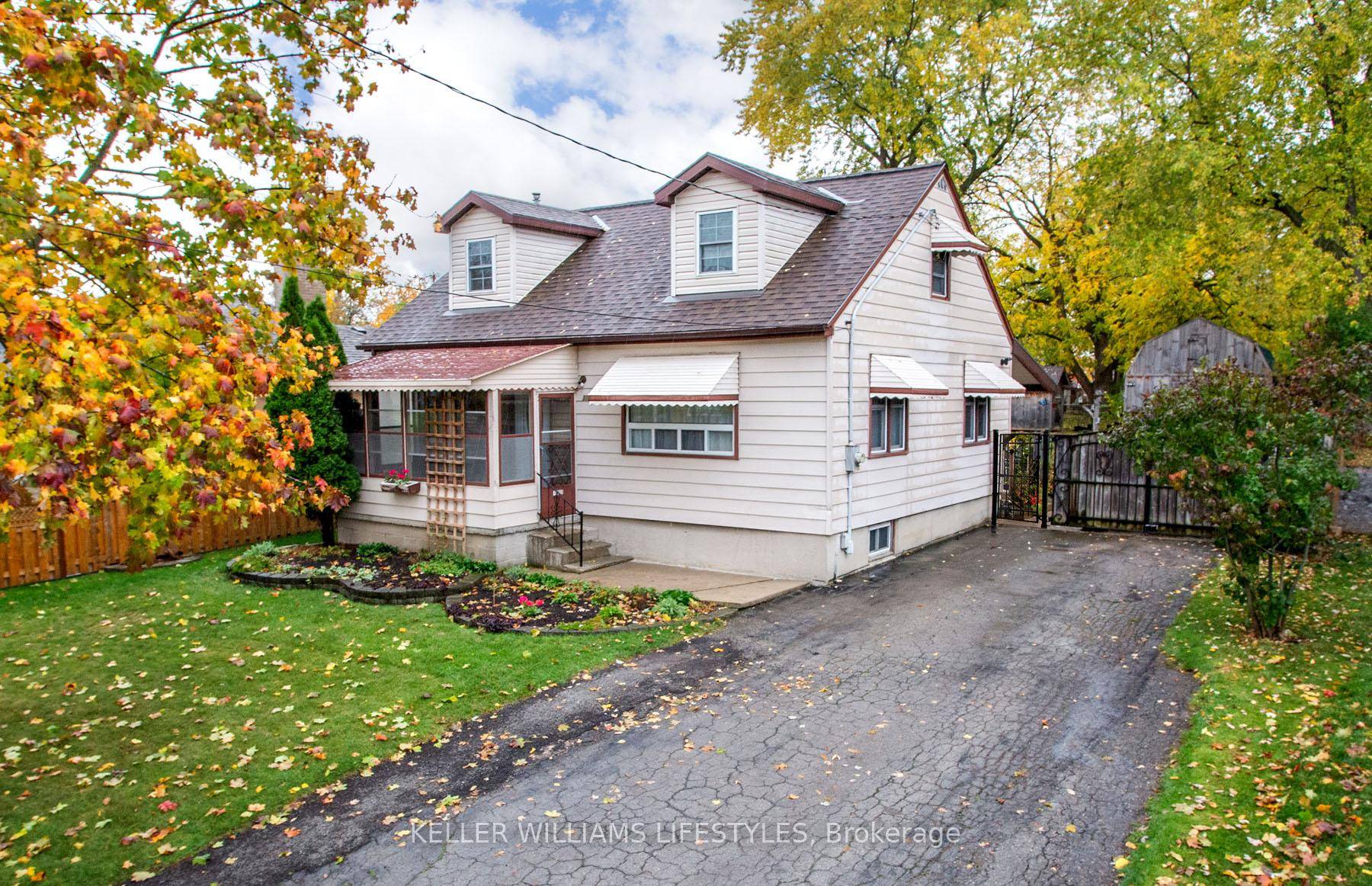 Nestled in a desirable South London location, this area is celebrated for its quiet, tree lined streets and friendly, mature neighborhoods.