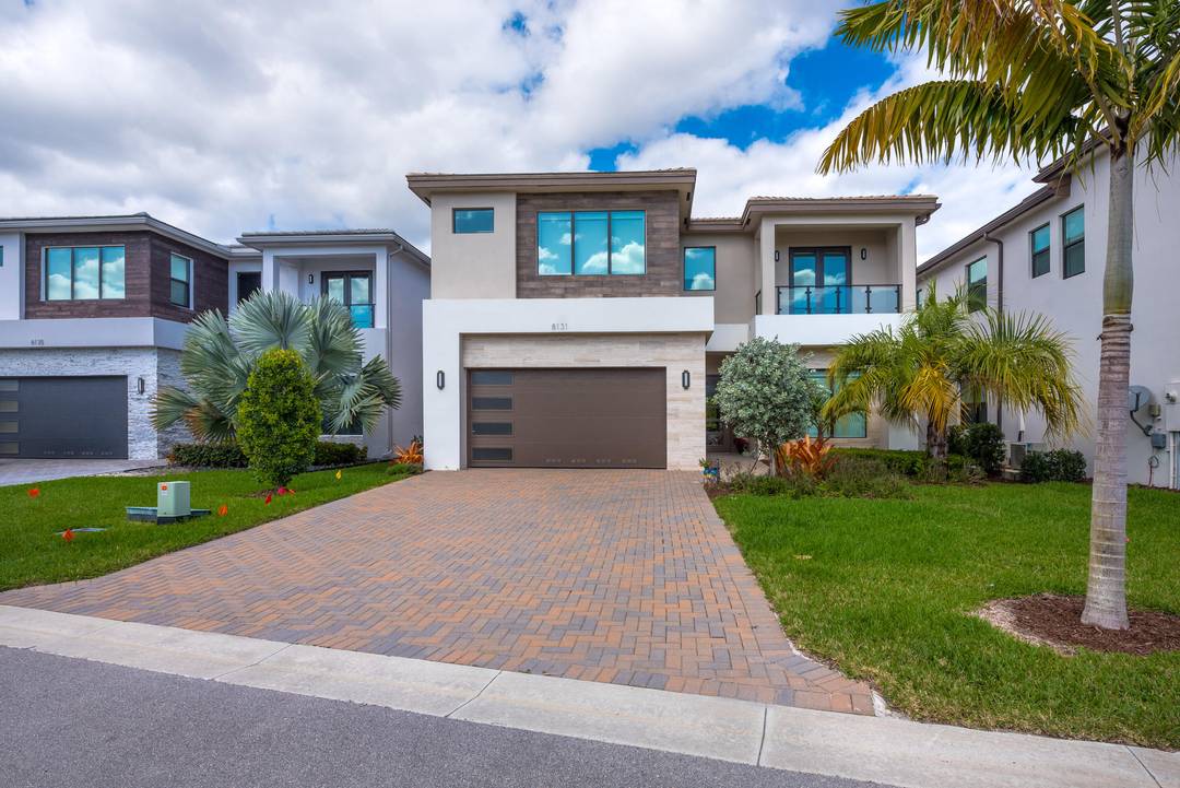 Stunning 5 Bedroom Home in Boca Raton !