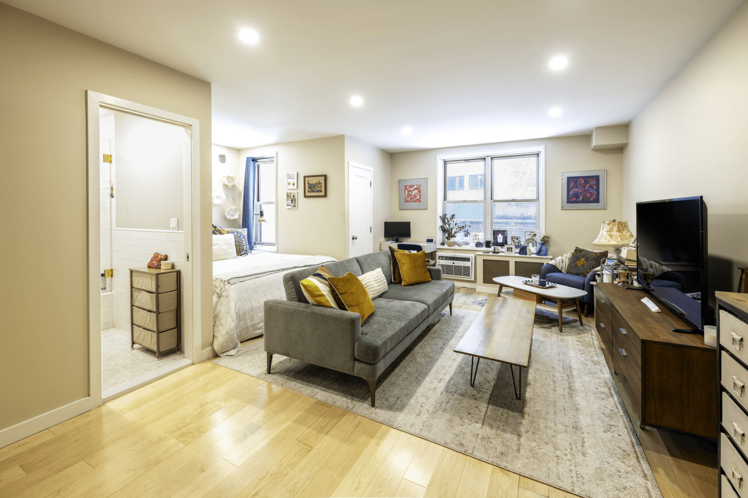 Freshly renovated, custom designed, alcove studio coop with the perfect downtown location !