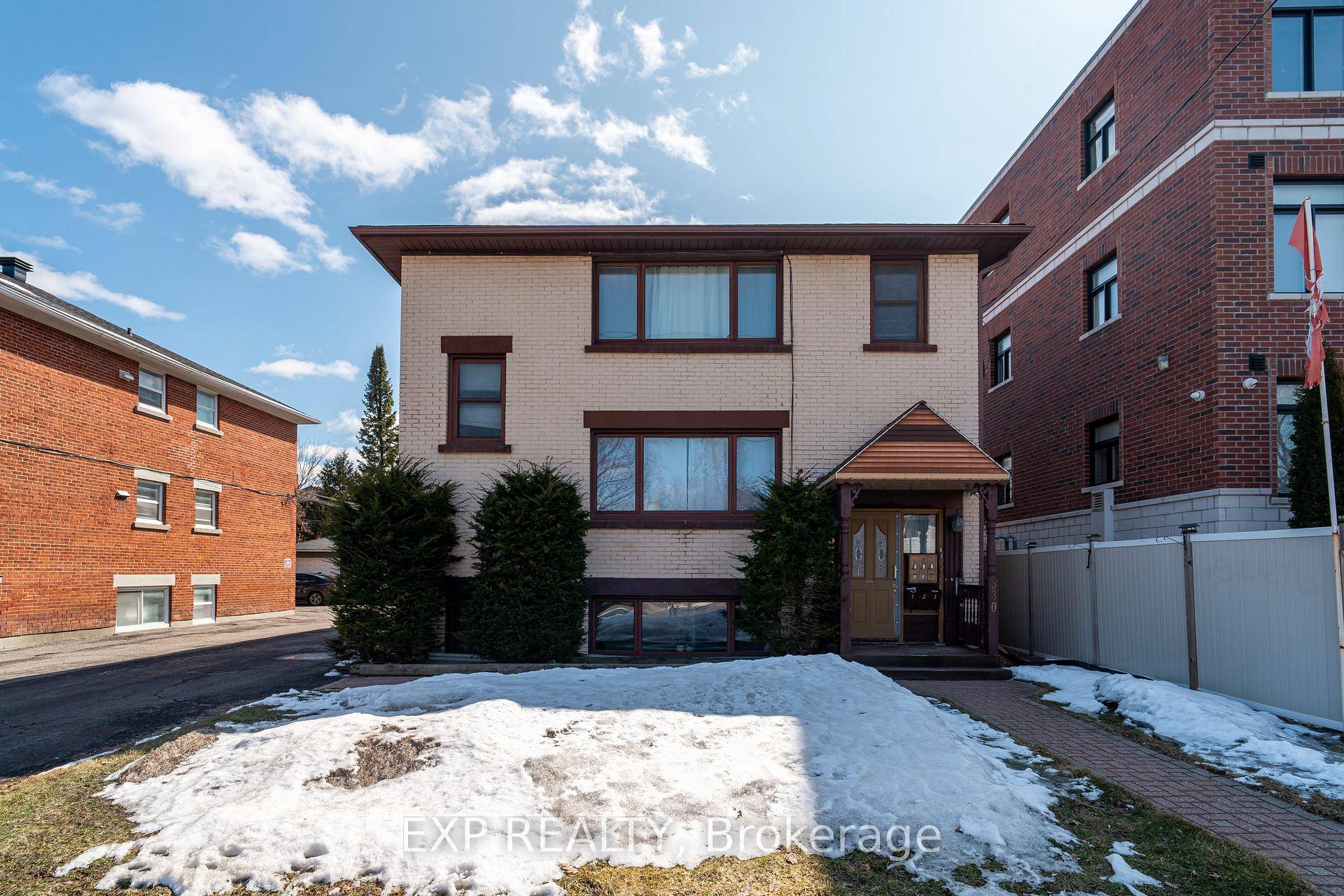 This centrally located triplex features three generously sized, self contained units an ideal opportunity for investors or buyers seeking rental income.
