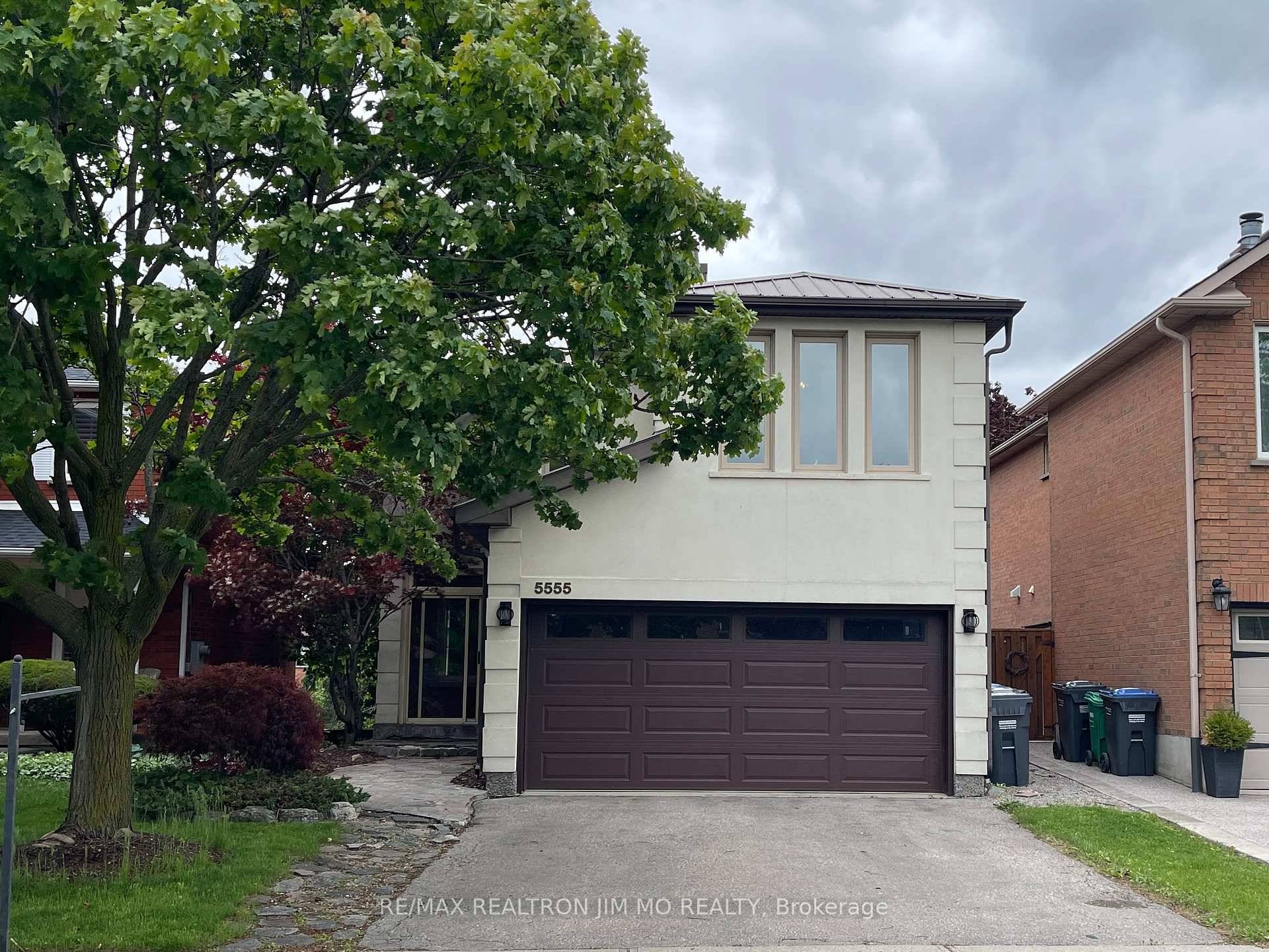 Urban Sophistication Meets Muskoka Charm in the Heart of Mississauga.