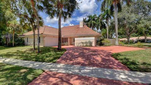 Perfect Rental in Perfect Location describes this 3 Bedroom 2 Bath Pool Home In The Gated Community Of Estancia North.