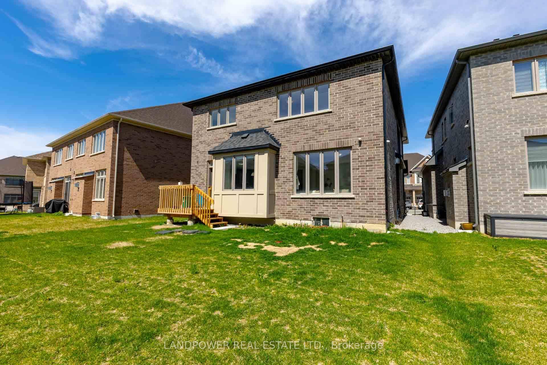 Spacious 4 Bedroom Detached Home In The Heart Of The Sought After Anchor Woods Community !
