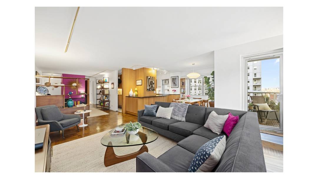 In the heart of Greenwich Village, this expansive two bedroom, two bath home welcomes you with a wide open, loft like floor plan bathed in natural light from three exposures ...