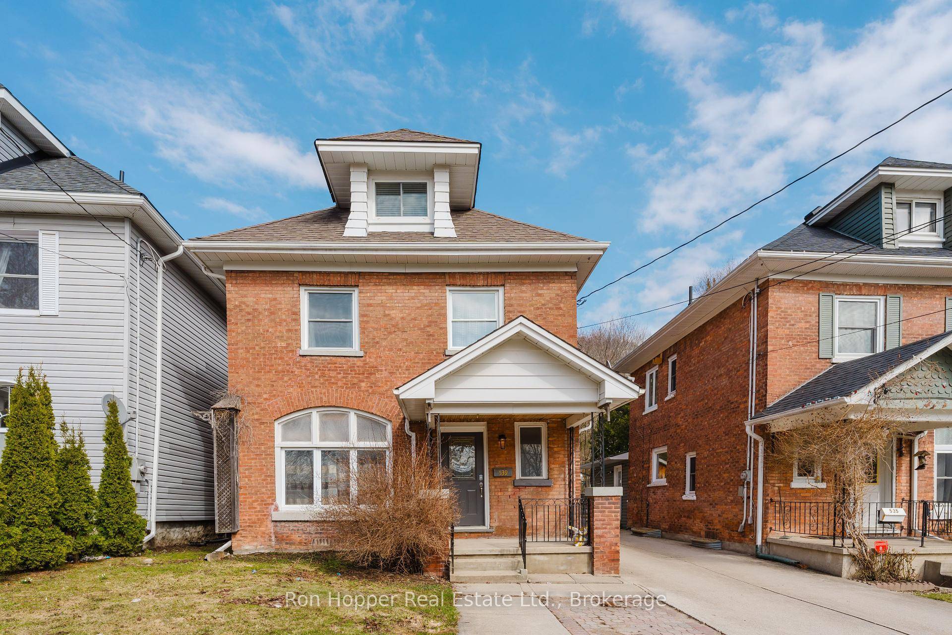 Fantastic family home. Only a block from the rear entrance to Harrison Park, Sydenham river and the fitness trail.
