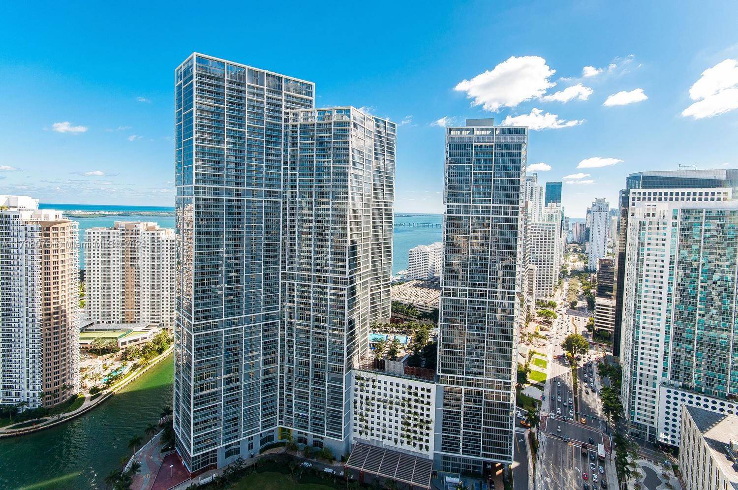 EXCEPTIONAL OPPORTUNITY LUXURIOUSLY FURNISHED 2 BEDROOMS DEN, 44 FLOORS ABOVE BRICKELL.