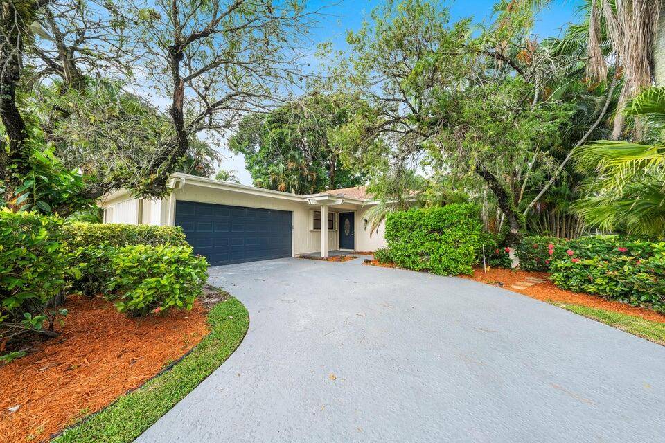 Priced to sell fast ! Country Club living at its finest !