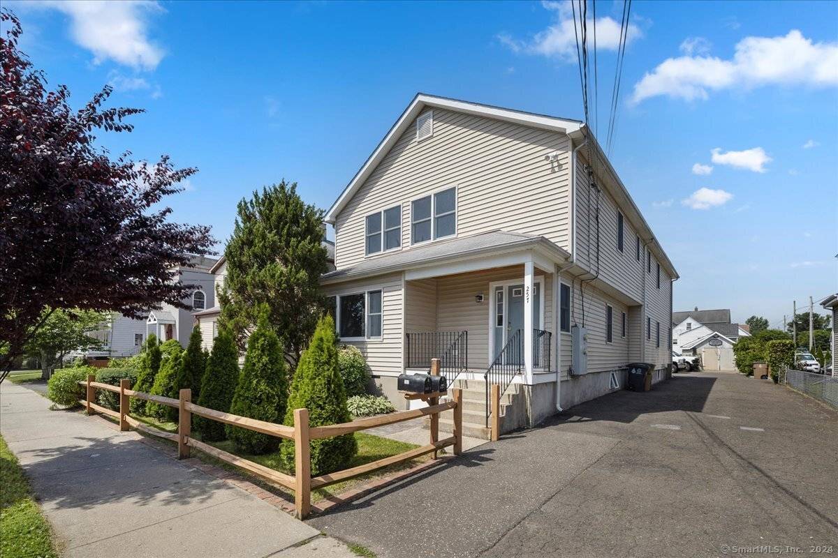 Gorgeous Renovated and completely new 3 bedroom 2 bath unit in the Cove neighborhood blocks to the beach.