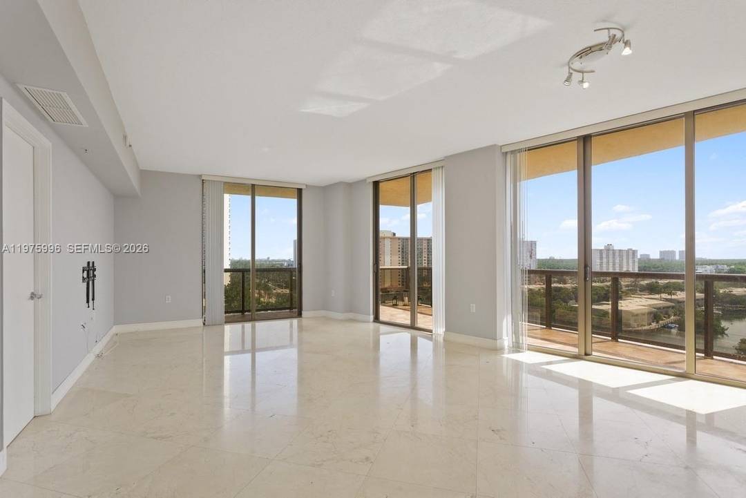 Don't miss this fantastic opportunity to own a beautiful oceanfront condo in Sunny Isles Beach !