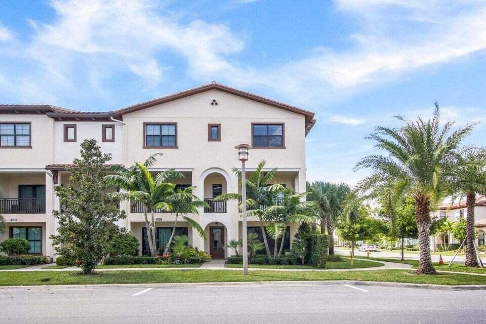 Amazing END UNIT townhome loaded with luxurious upgrades including 24x24 porcelain tile, gourmet kitchen with white cabinets and large center island with a mitered edge 3' quartz countertop, upgraded appliances ...