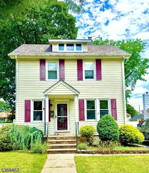 Move In Ready Gem with Style, Space Convenience !