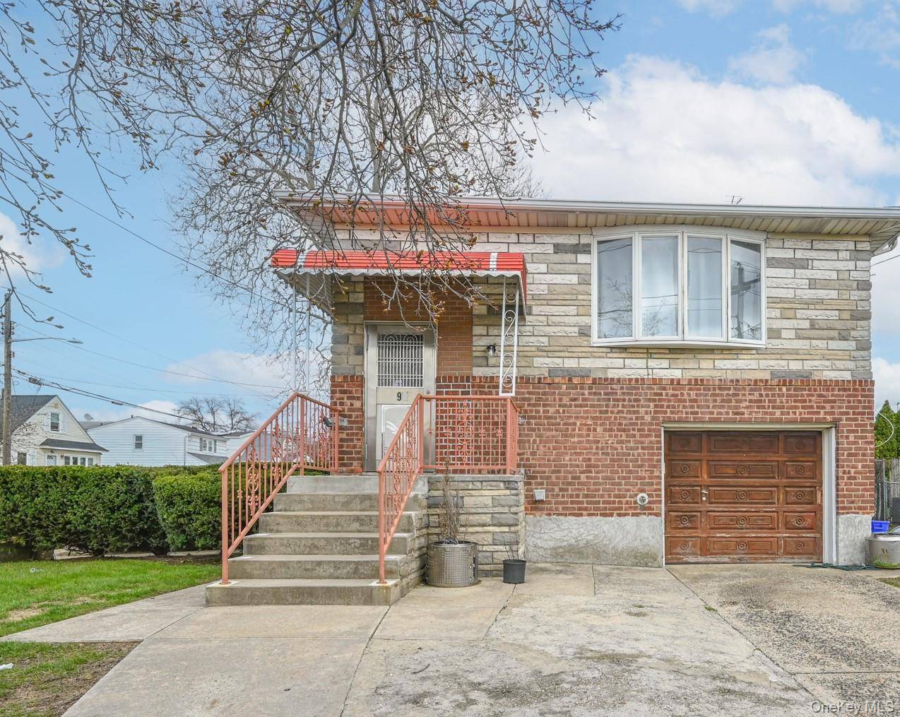Beautiful Hi Ranch in Highly Desirable Valley Stream !