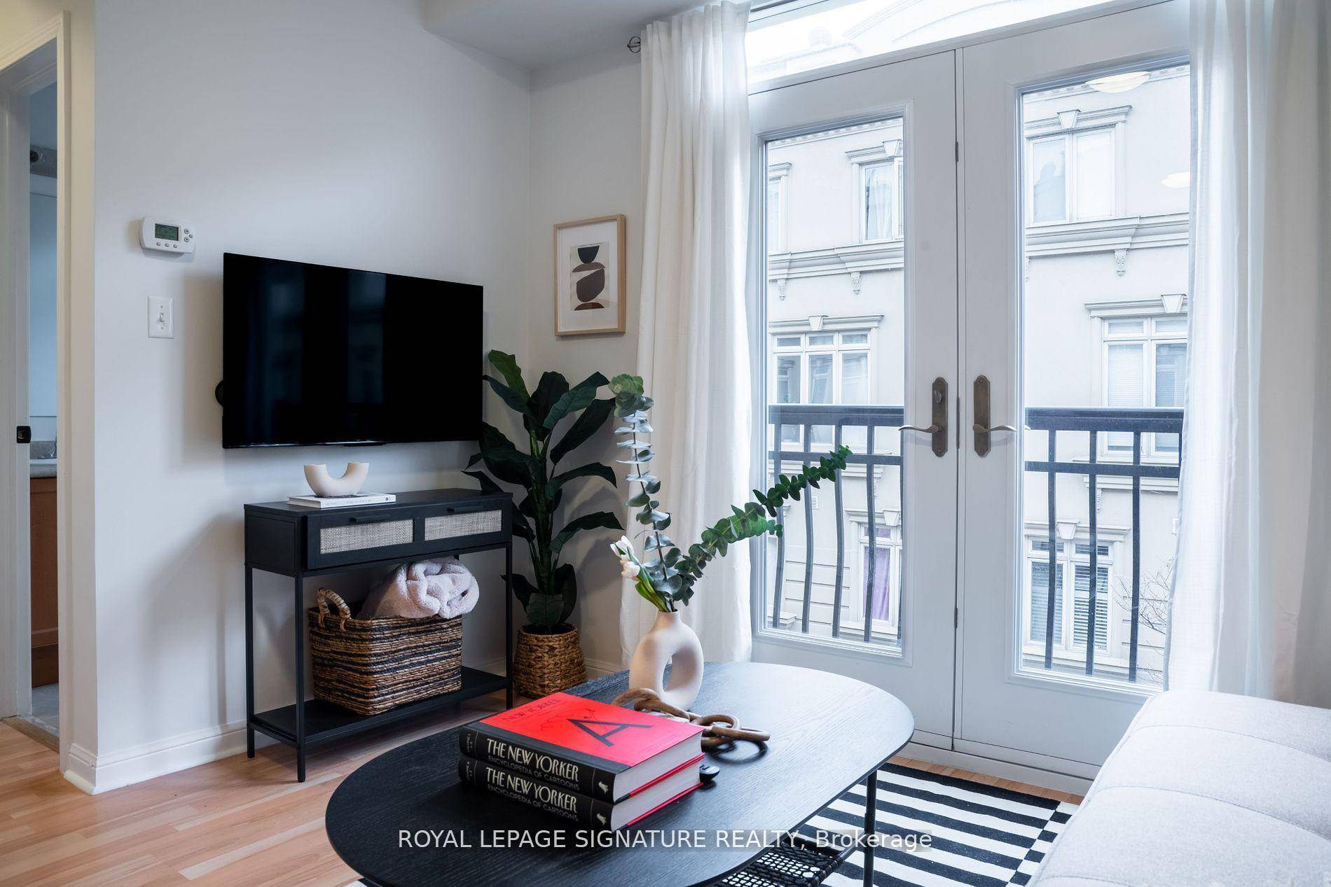 Nestled in the heart of Queen West, you will find this quaint cluster of townhouses right beside Alexandra Park which has a playground as well as an outdoor pool amp ...