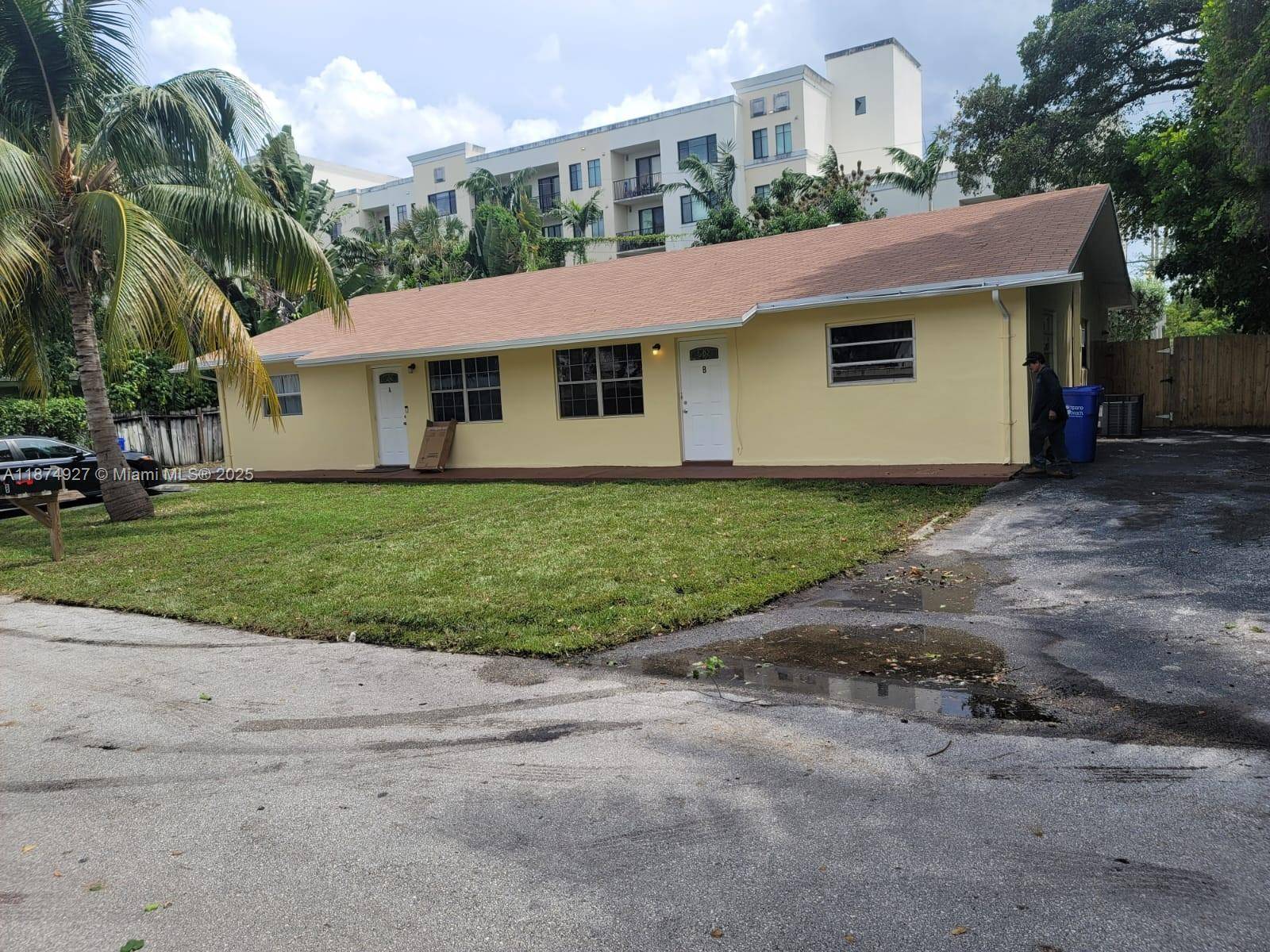 Large Duplex 2, 200 square foot on a quiet dead end street.