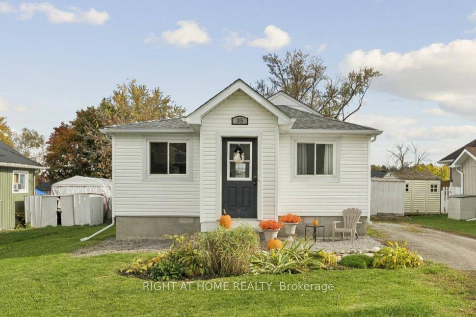 Welcome to 35 Lakeview Avenue Lakeside Living at Its Best !