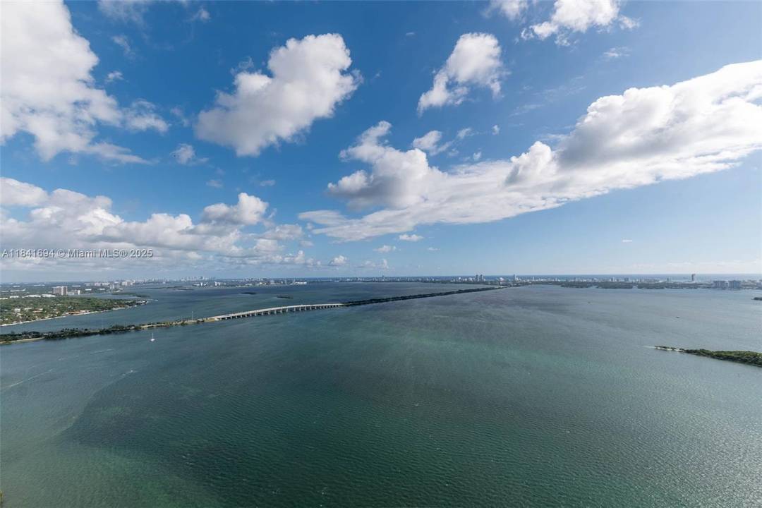 Experience the pinnacle of modern luxury at Aria Reserve Miami s most anticipated new waterfront address.