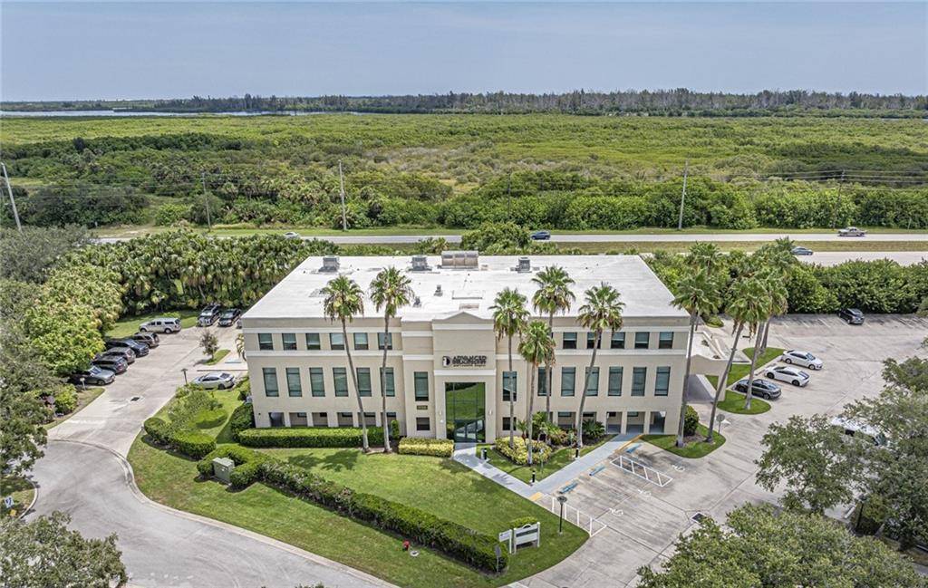 Top Floor Medical Office Now Available in Vero Beach's Premier Healthcare Corridor !