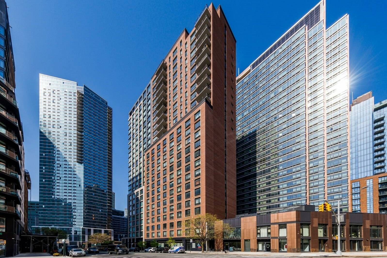 The Harrison is an impressive 27 story luxury condominium located in the vibrant heart of Long Island City.