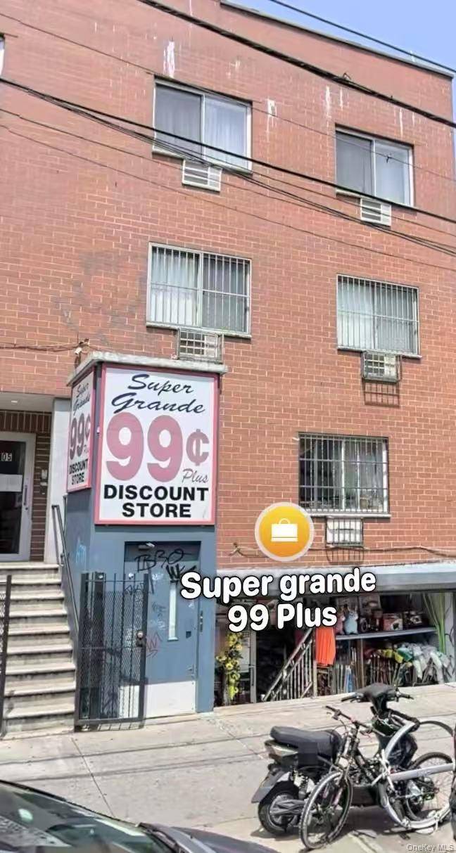 Great Location ! Two full baths, plus 400sqf balcony at the young condo building, washer and dryer are available in unit, the kitchen and bathroom have windows 5year tax abasement ...