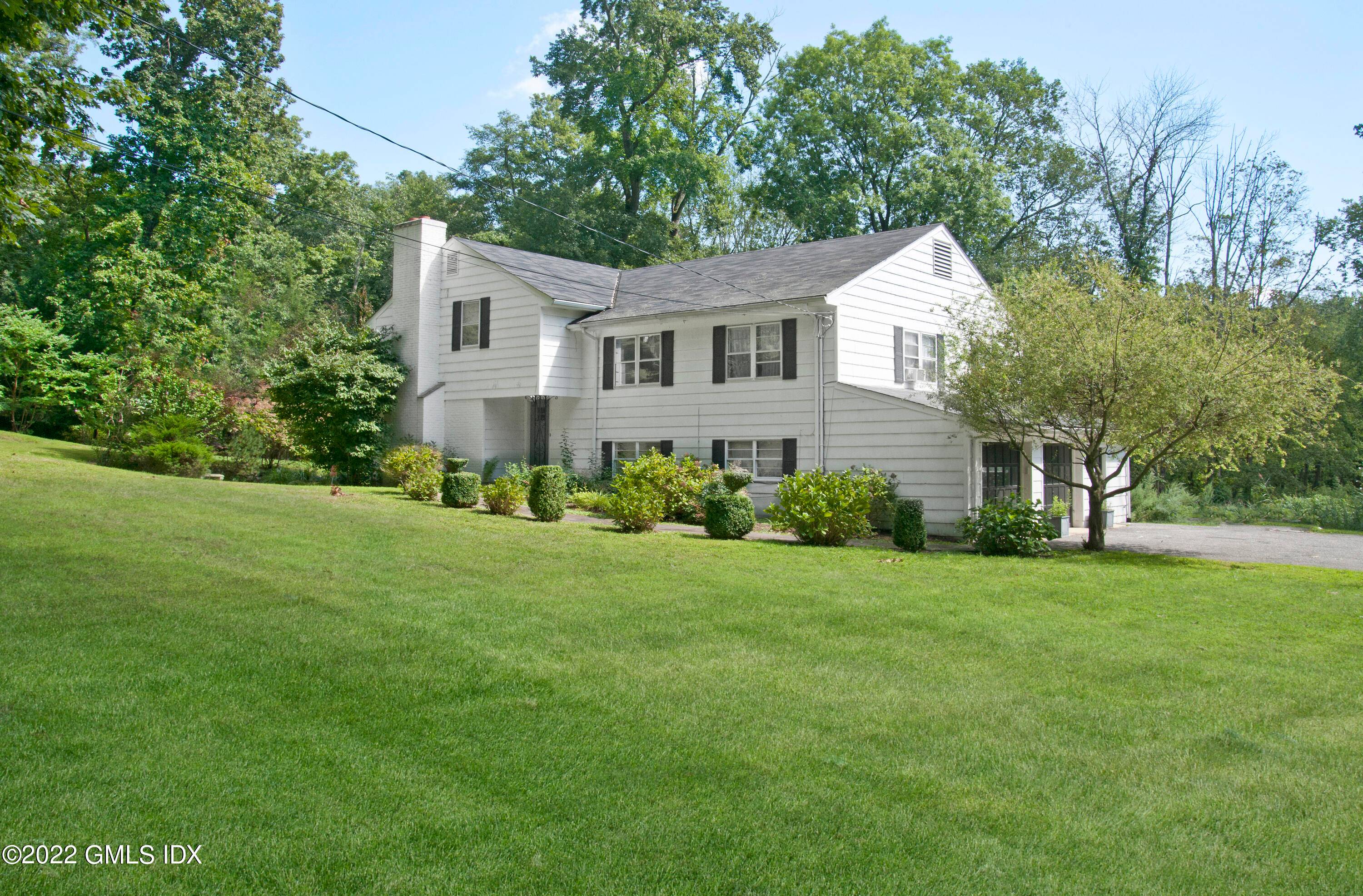 Country Cottage situated in one of the most bucolic areas of Greenwich.