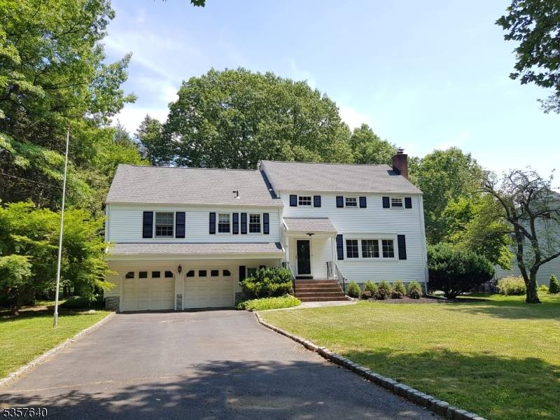 Spacious 6 Bedroom Split Level Home for Rent in Serene Setting Near MorristownWelcome to this expansive and beautifully maintained single family split level home offering 10 spacious rooms, including 6 ...