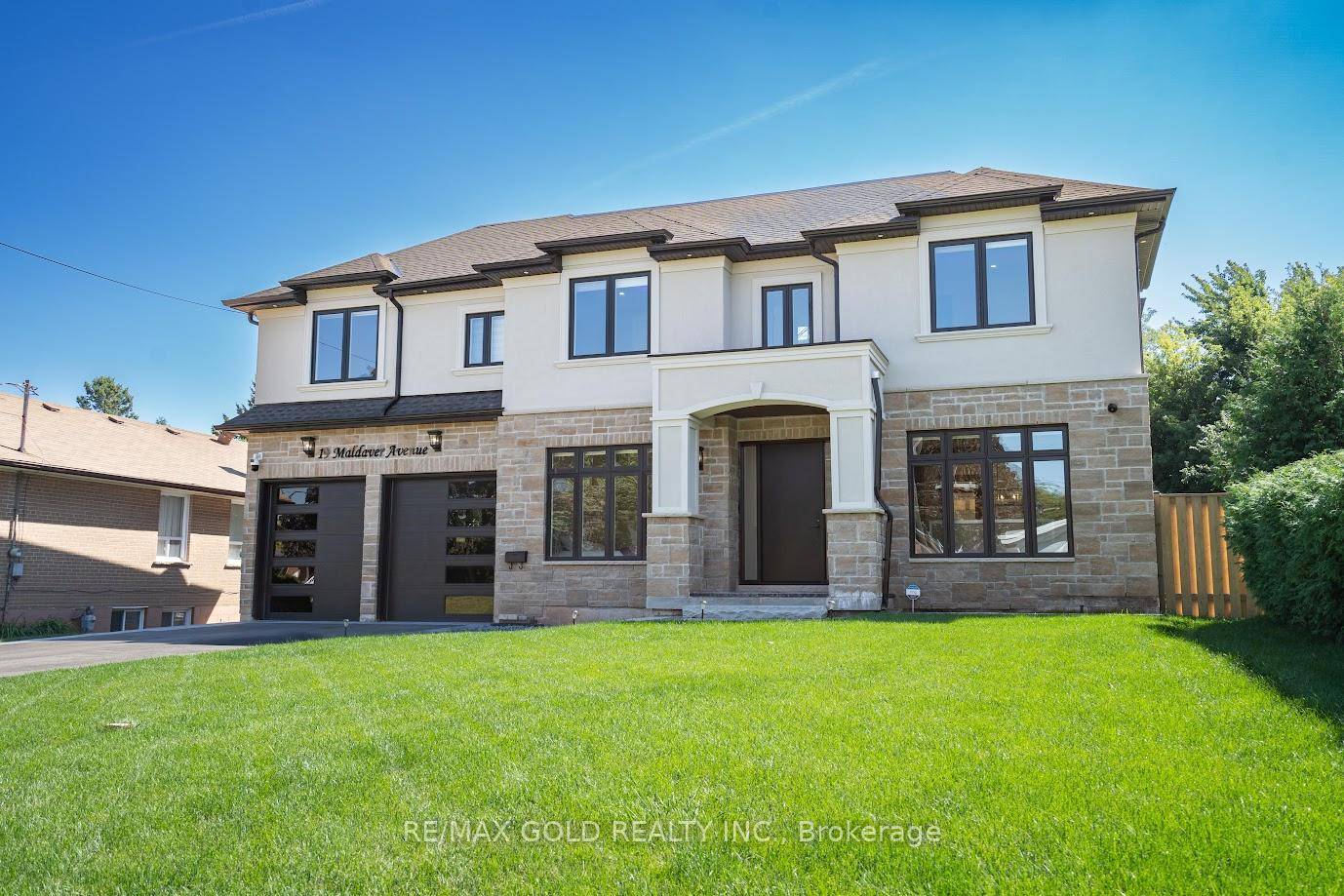 Nestled in the prestigious Streetsville, custom built home offers over 6300 sq ft of meticulously designed living space with exquisite finishes throughout.