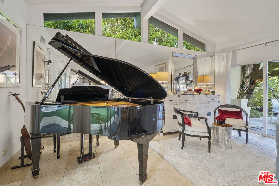 9767 Apricot Ln 4BR Beverly Hills Post Office | B.H.P.O. La