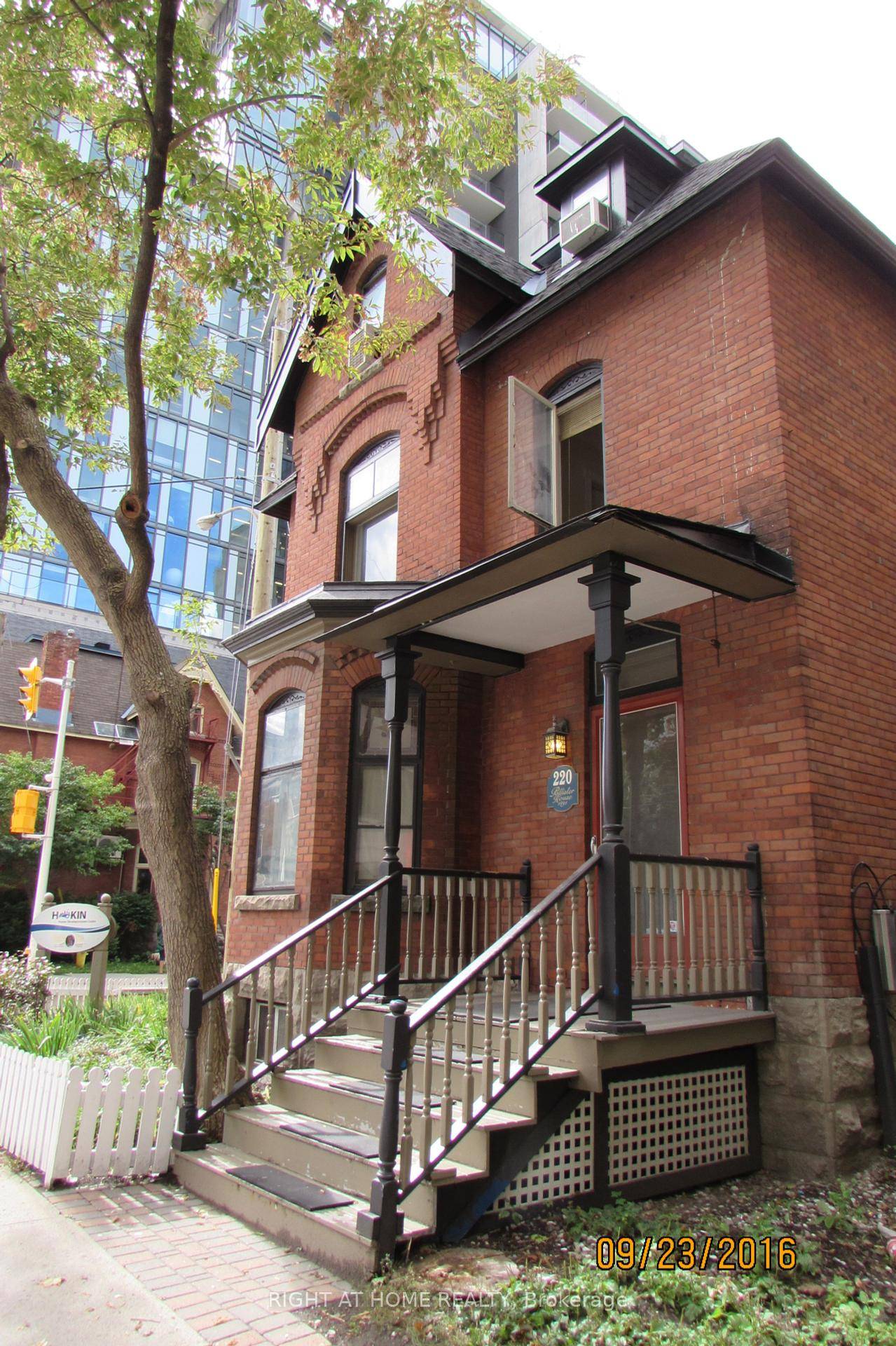 Available July 1st Bright amp ; Private 1 Bedroom apartment in the Heart of Downtown Ottawa.