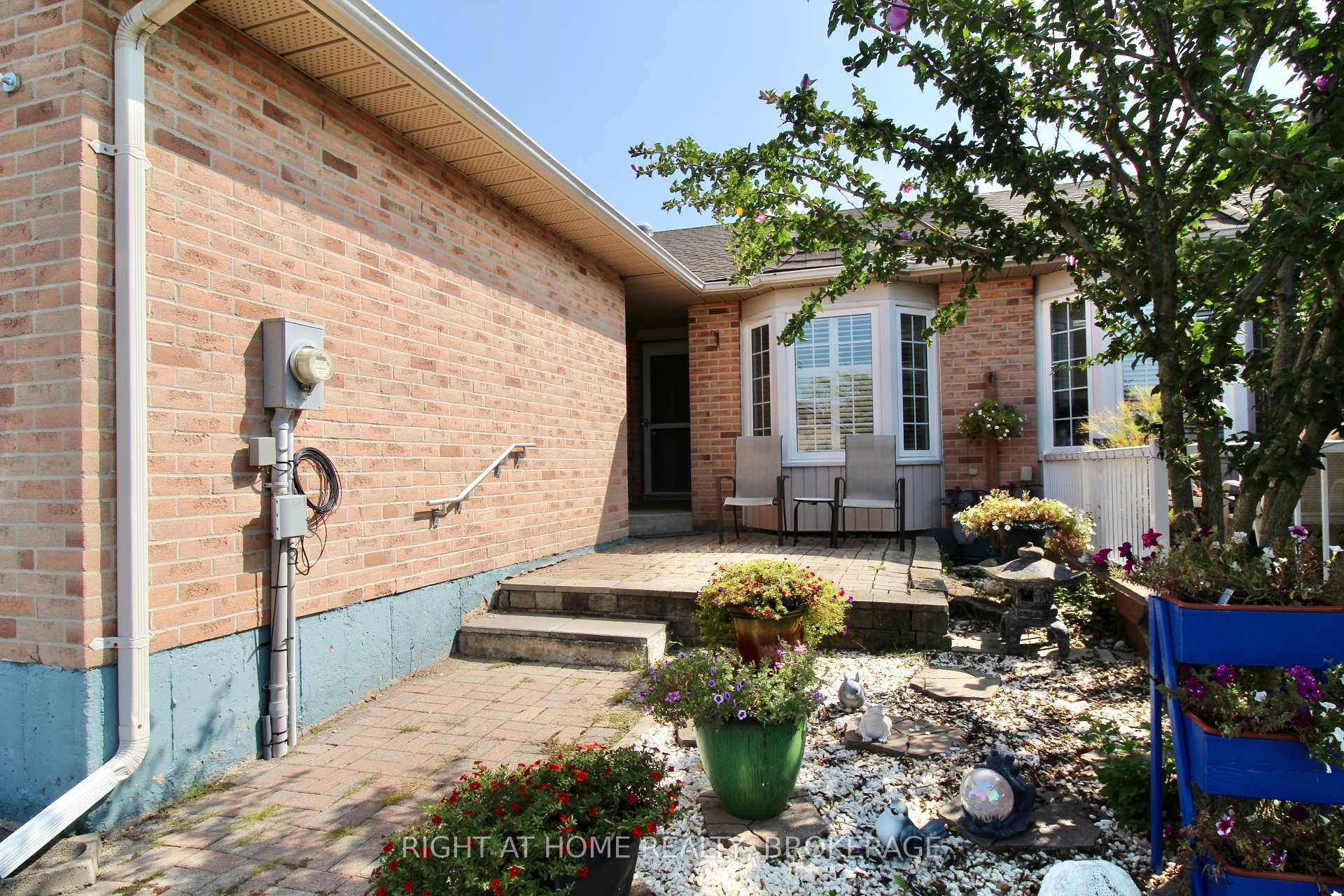 2 Bedroom, 2 bathroom Townhouse with NO condo fees.