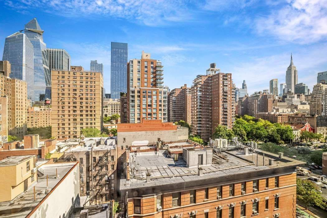 CLASSIC PREWAR 2 BEDROOM WITH OPEN VIEWS IN LONDON TERRACE APARTMENT Rarely available high floor with open north and west views and a one of a kind floorplan makes 11L ...