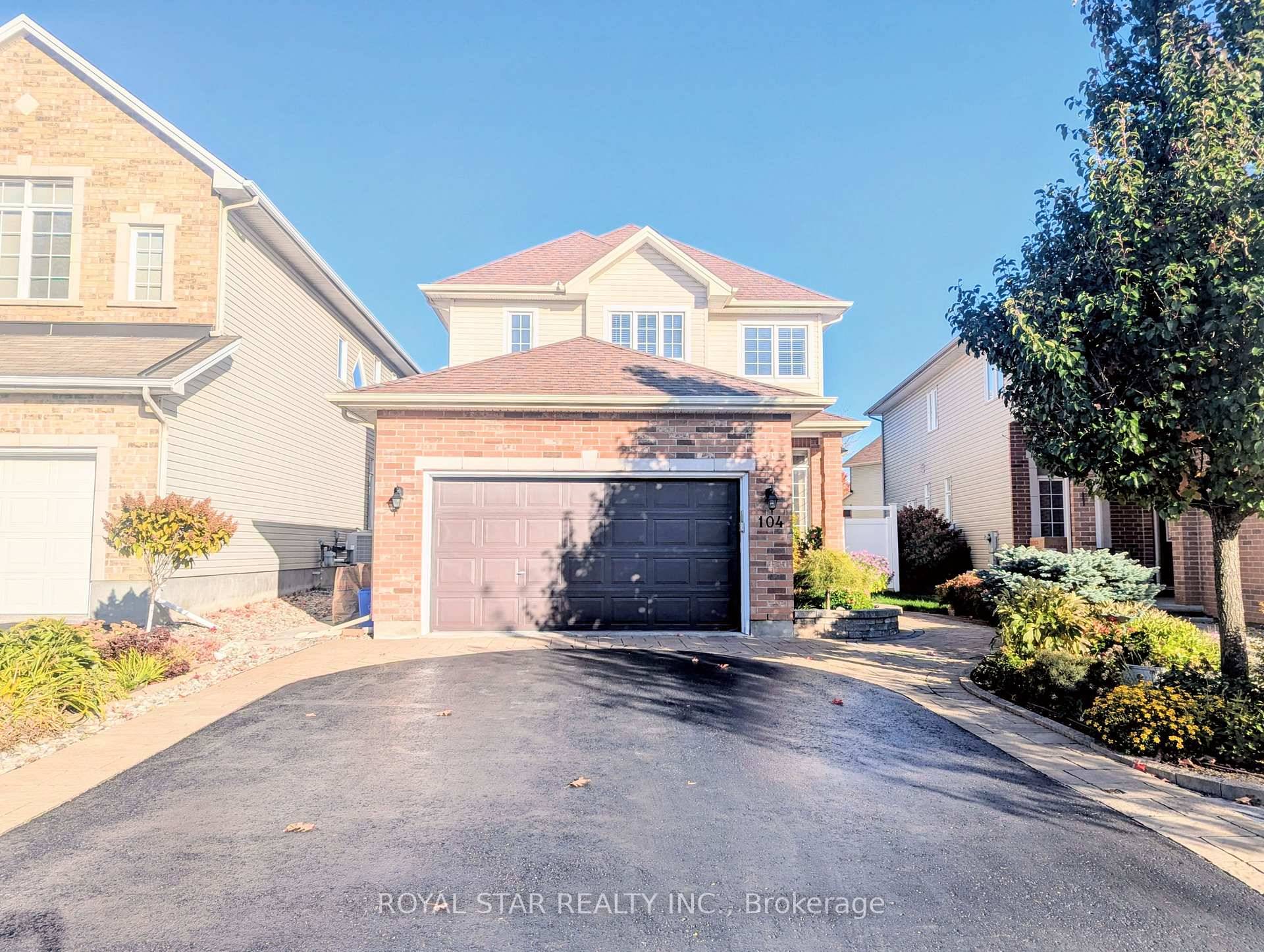 Welcome to this beautifully maintained detached home in the sought after community of Bridlewood, Kanata.